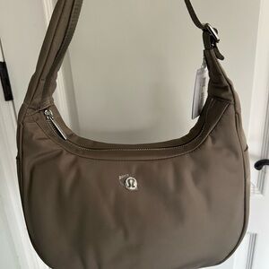 lululemon athletica city essentials taupe Shoulder Bag
NWT!